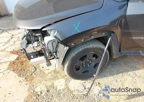 2018 Jeep Compass Sport Fwd z USA, uszkodzony, nr VIN 3C4NJCAB0JT233112